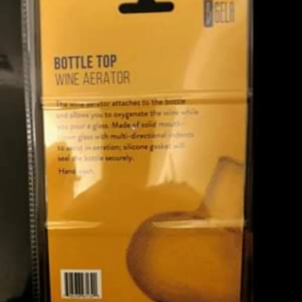 Bottle top wine aspirator